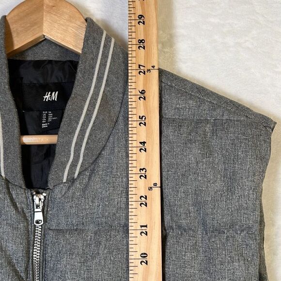 H&M sleeveless casual puffer jacket- Men 44R- Men Large - Picture 4 of 8